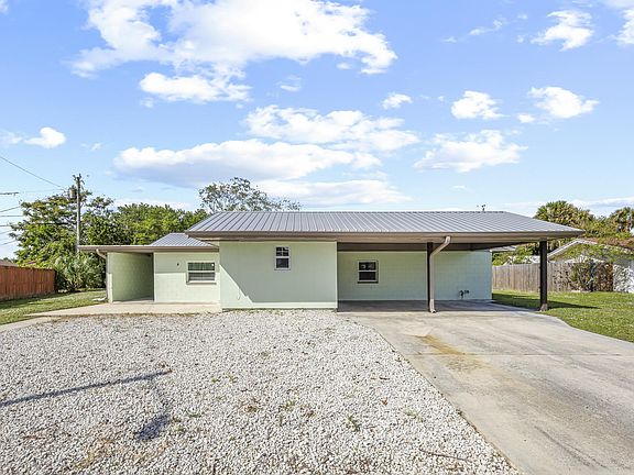 Double entrance home in Rockledge with parking a