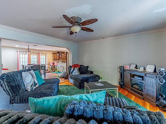 5th image of 513 W Thomas Ave