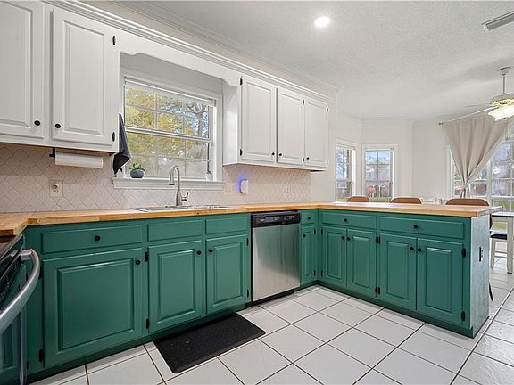 5th image of 1578 Hunters Ridge Dr W