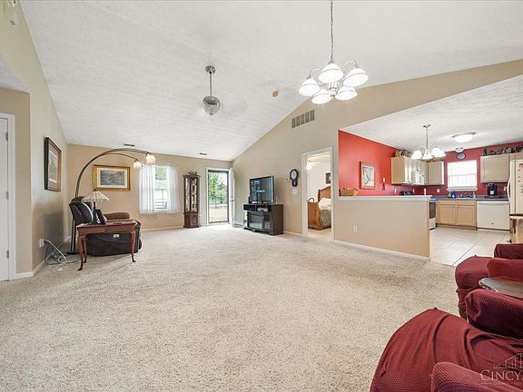 4th image of 11 Amelia Park Dr