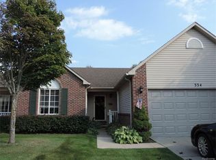 334 Woodfield Square Ln, Brighton, MI 48116