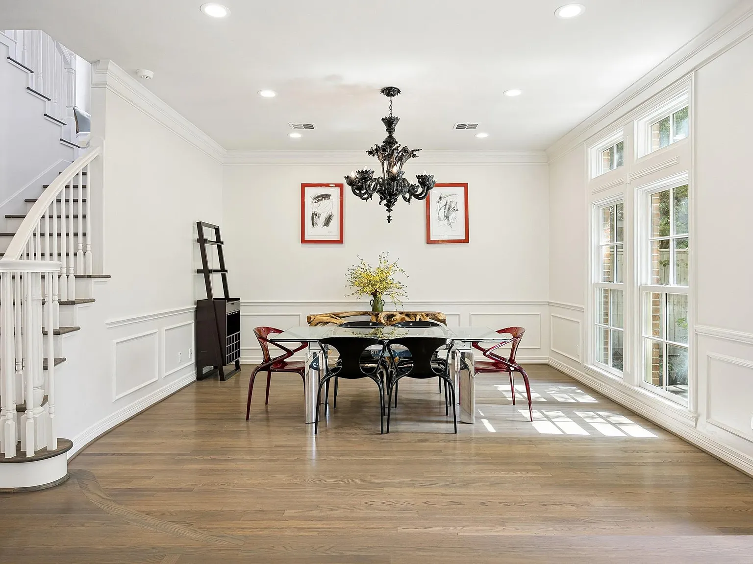 4 bed, 4.5 bath, 4118 sqft, $9,995 — Photo 3