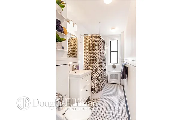 Sold by Douglas Elliman | media 14