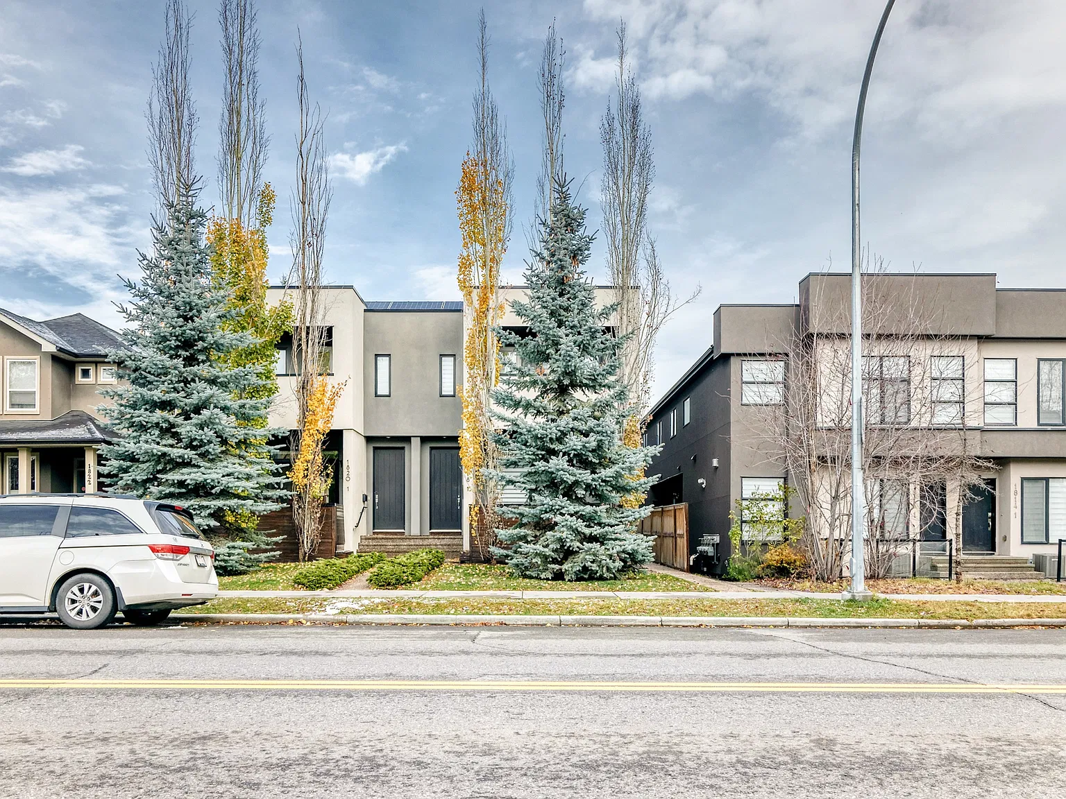 1818 Kensington Road Northwest Calgary — Photo 1