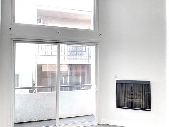 2nd image of 1943 Tamarind Ave APT 207