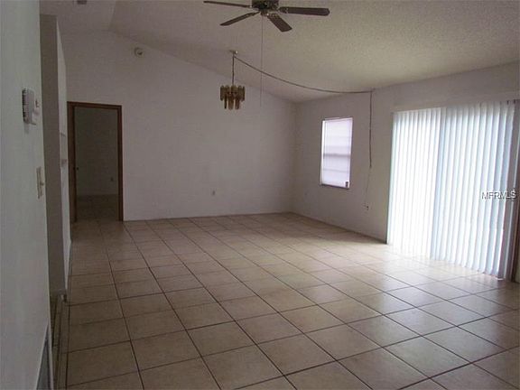 4th image of 1460 Clayton Dr