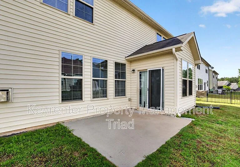 504 Eagles Way — Photo 8