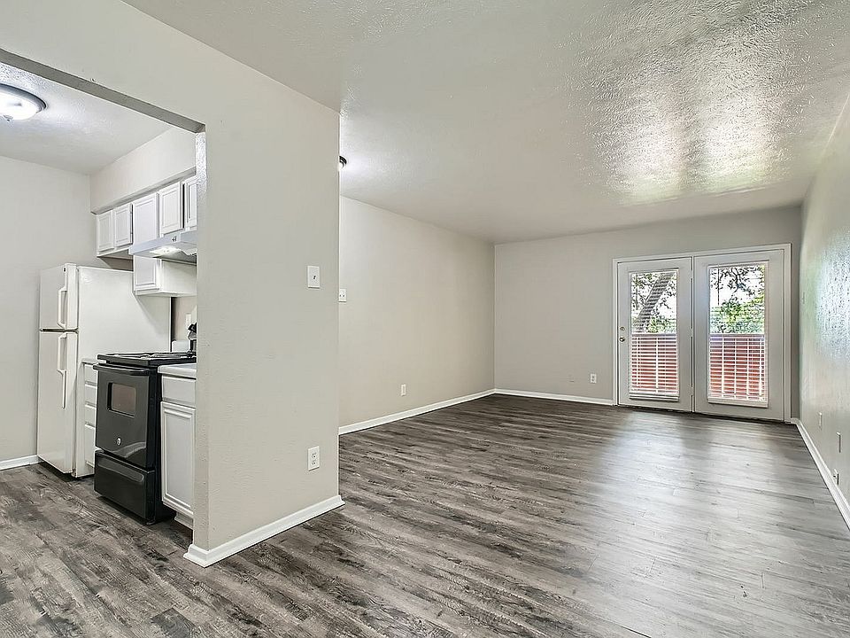 3505 Fawn Valley Dr Unit 2068 - Web Quality - 004 - 06 Dining Room