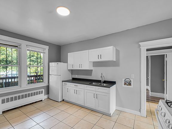 3rd image of 250 Homestead Ave APT 1E