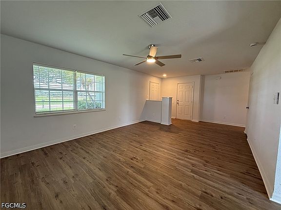 4th image of 724 Orchard Park Dr