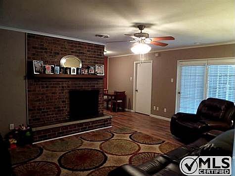 3rd image of 4724 Shands Dr