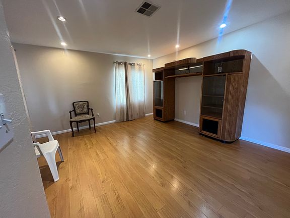 2nd image of 738 Glengrove Ave