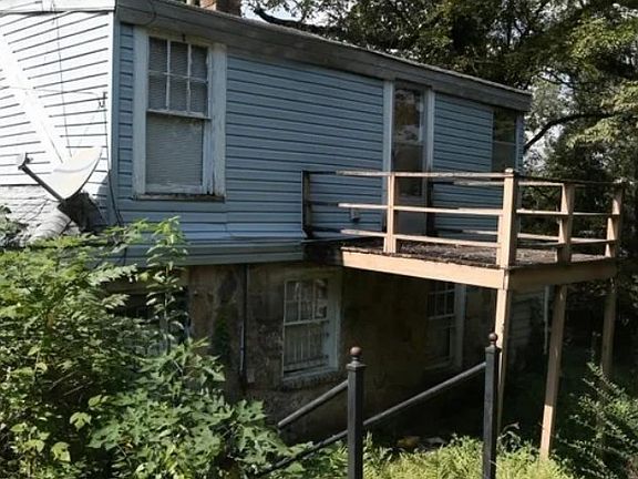 3rd image of 683 Maple St