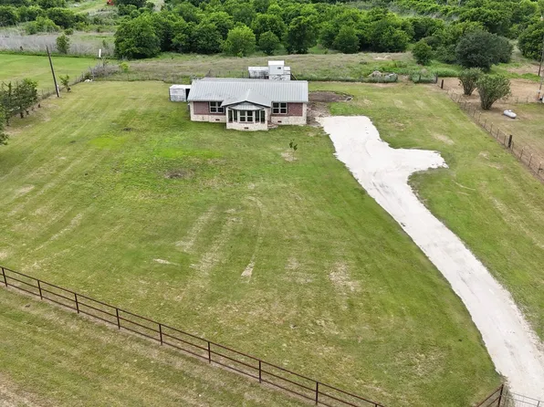 9717 Limestone Ct, Joshua, TX 76058