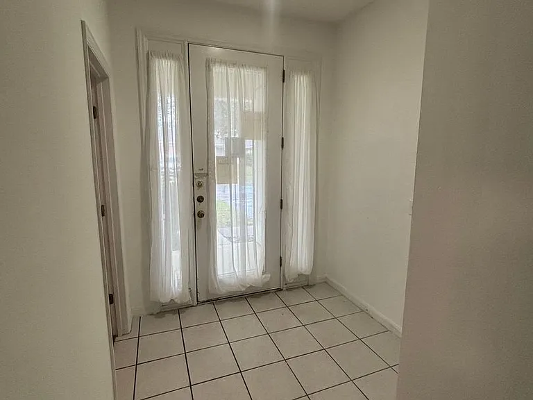 2915 Sunset Lakes Blvd — Photo 10