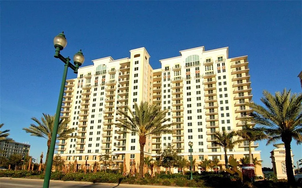 2 bed, 2.5 bath, 1830 sqft, $4,900 — Photo 1