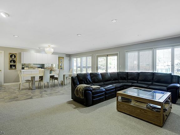 5th image of 30 East Dr