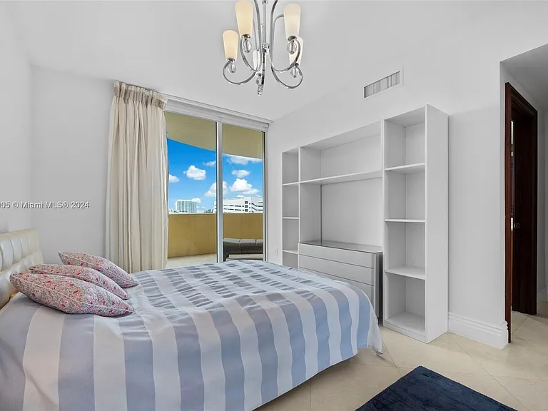 17875 Collins Ave #702 — Photo 31