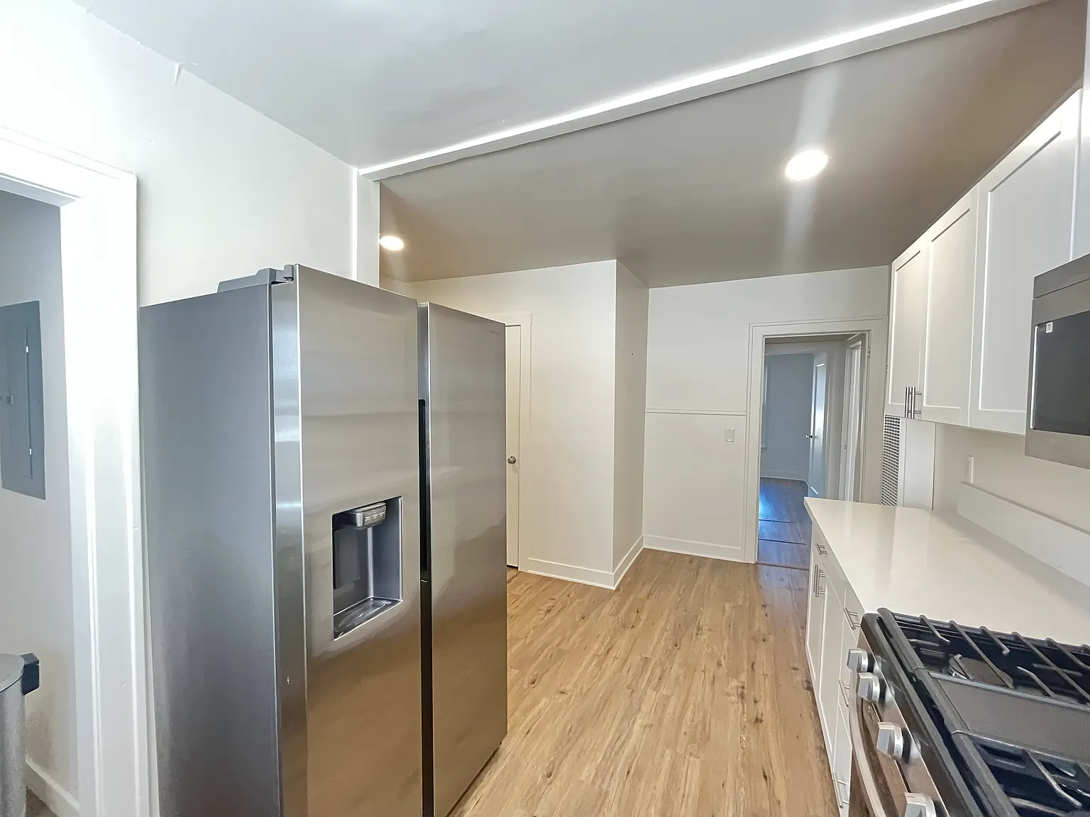 3 bed, 1.5 bath, 1100 sqft, $4,500 — Photo 4
