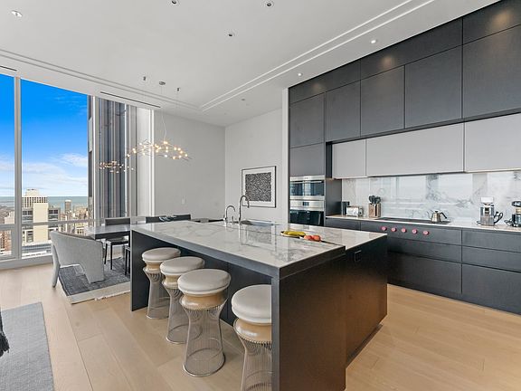 4th image of 14 W Superior St #4503