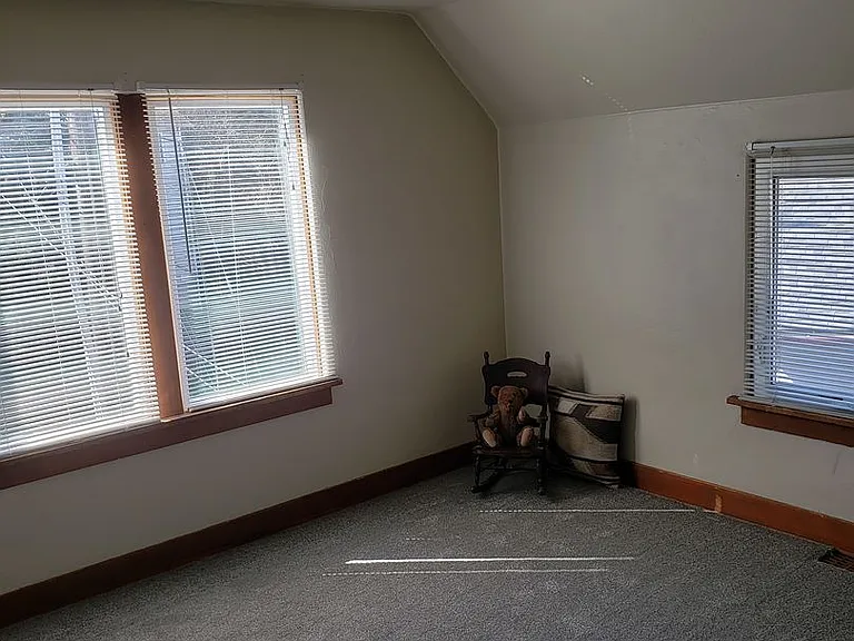 935 NE Maple St — Photo 21