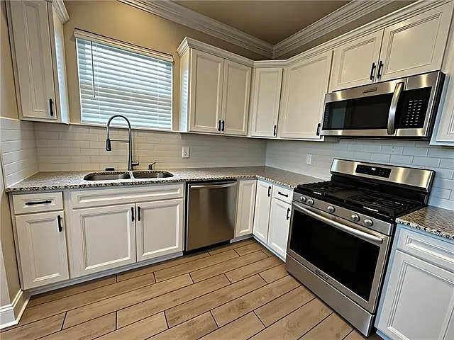204 Cypress Bnd — Photo 6