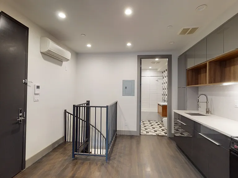 523 Willoughby Ave #1 — Photo 11