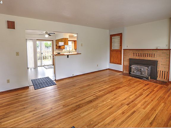 3rd image of 2908 NE 141st Ave