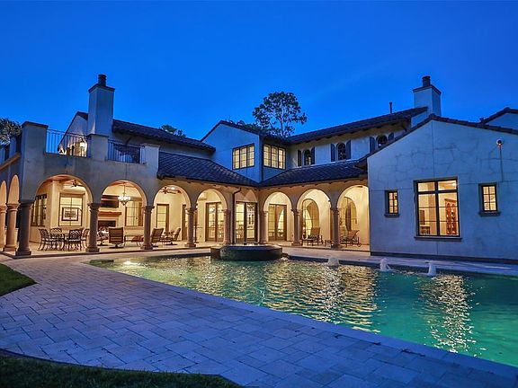 Amazing night time view and great for entertaining! Massive covered outdoor living area!