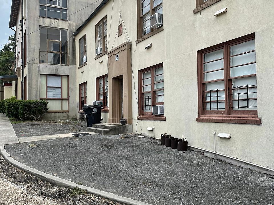 2nd image of 158 W Chimes St #5