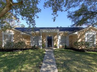 7918 Burning Hills Dr, Houston, TX 77071