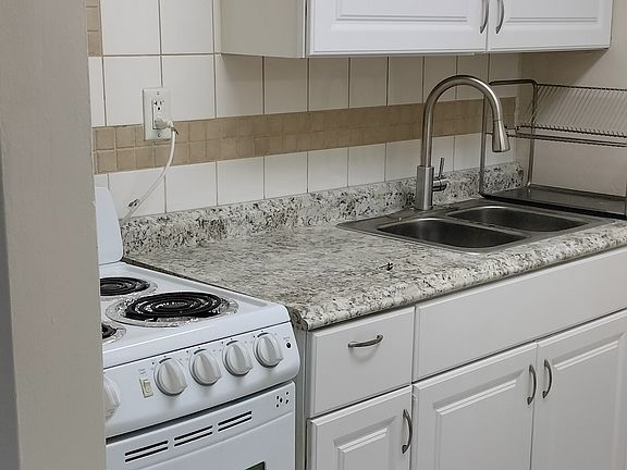 3rd image of 1217 NE 13th Ave #B