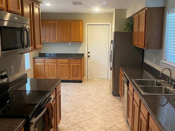 3rd image of 16739 Colony Bend Dr
