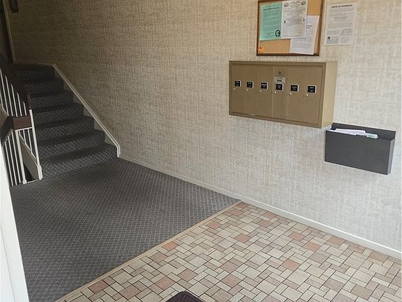 2nd image of 1115 Canyon View Rd APT 402