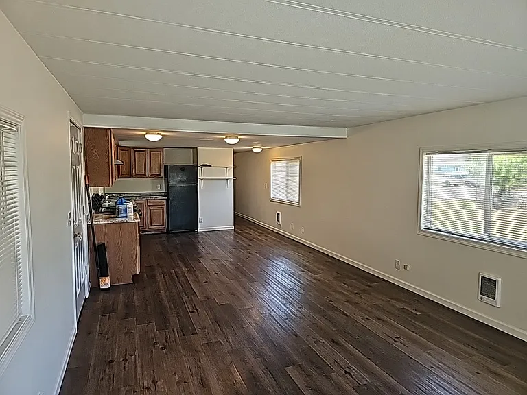 305 W Darland St — Photo 2