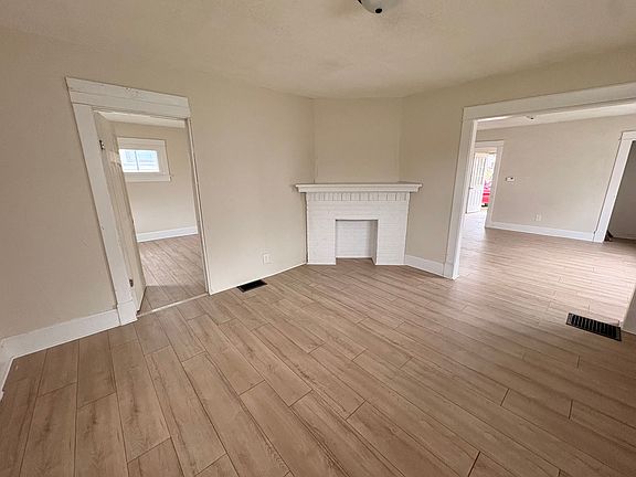 4th image of 3547 Robson St