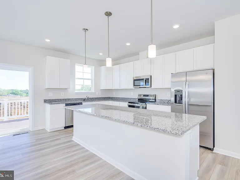 450 Seeback Dr — Photo 19