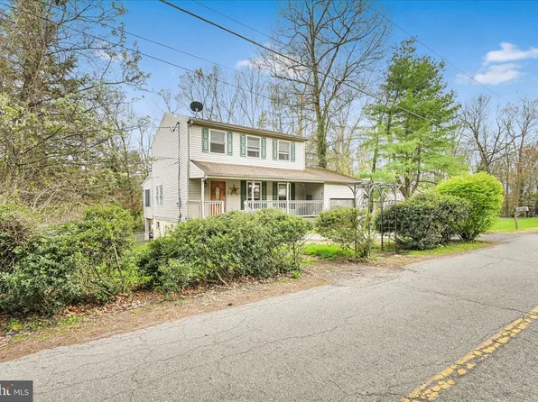 35 Hillside Rd, Pottsville, PA 17901