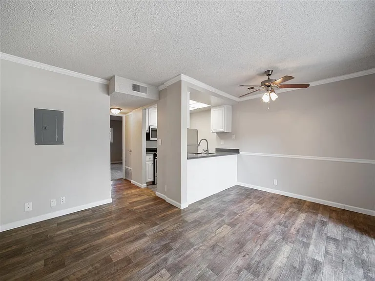 Valley Ridge Apartment Homes — Photo 8