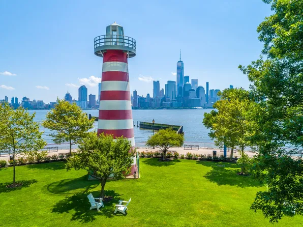 31 River Court image 14 of 18