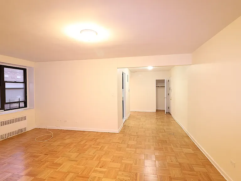 3415 Parsons Blvd #2S — Photo 1