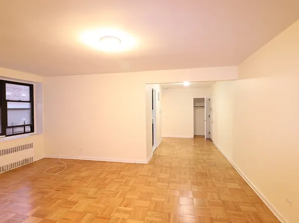 34-15 Parsons Boulevard image 1 of 9