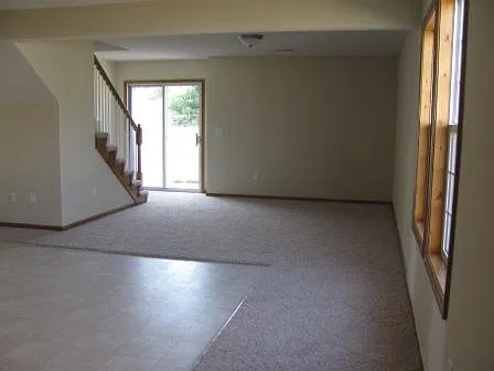 3 bed, 2.5 bath, 1400 sqft, $1,695 — Photo 3