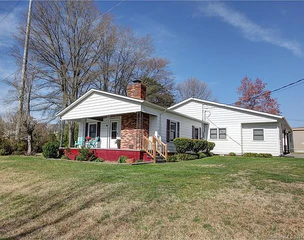 115 Harrison Dr — Photo 1