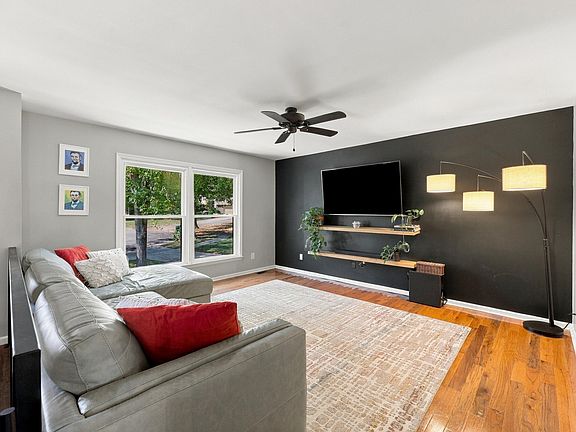 3rd image of 1864 Farmview Dr