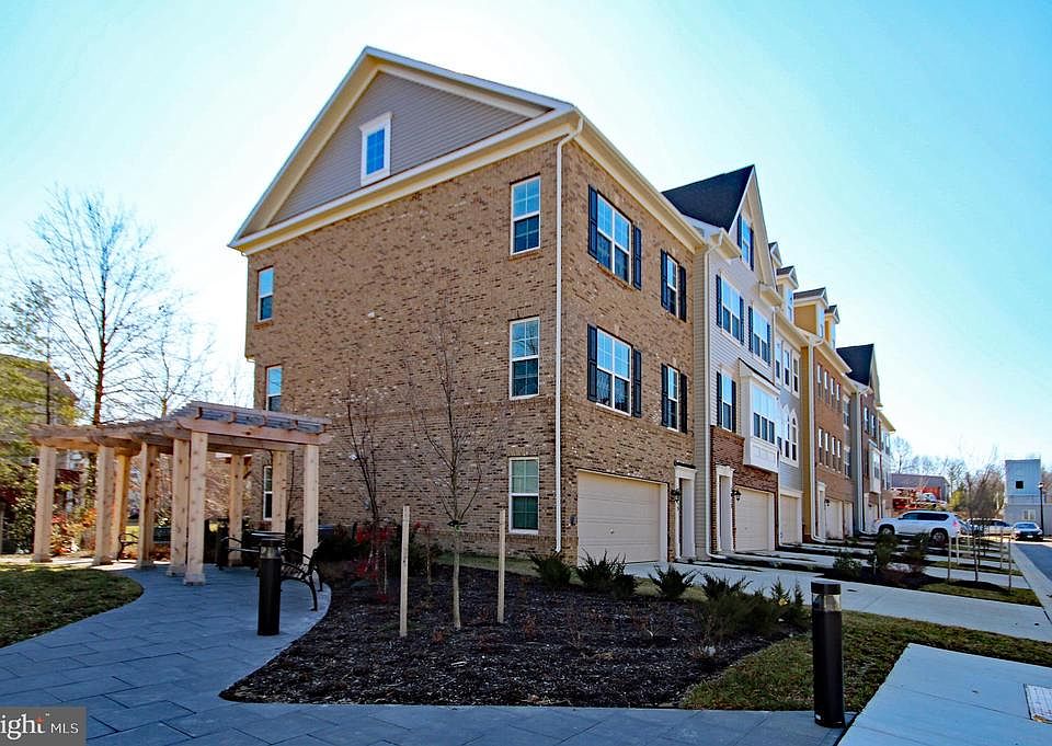 1st image of 3015 Mia Ln