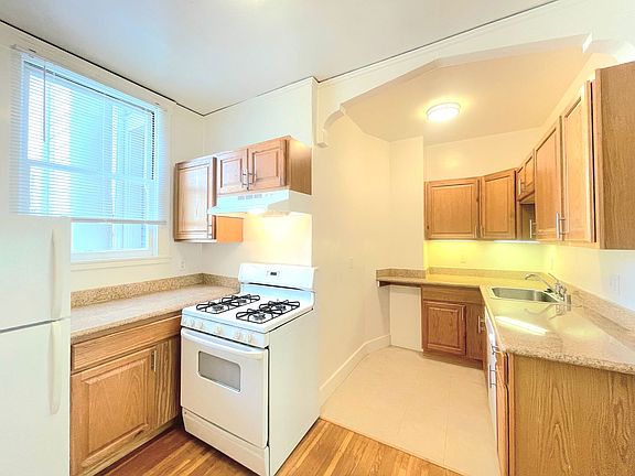 4th image of 3325 Steiner St APT 10