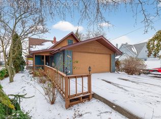 30760 Bayview Dr, Gibraltar, MI 48173