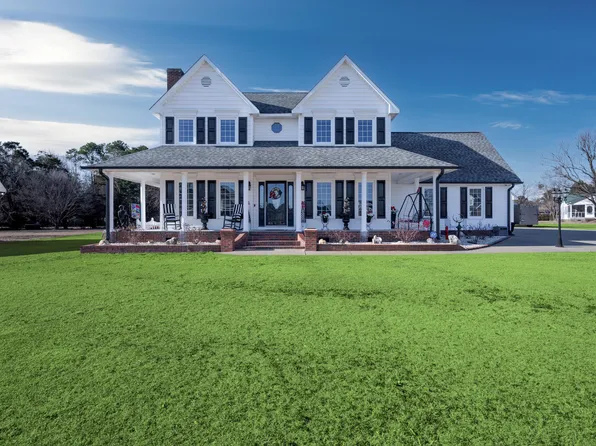 24 Club House Dr, Dunn, NC 28334