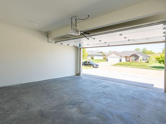 2nd image of 4919-4921 Silver Mill Dr #36bcc7ce0